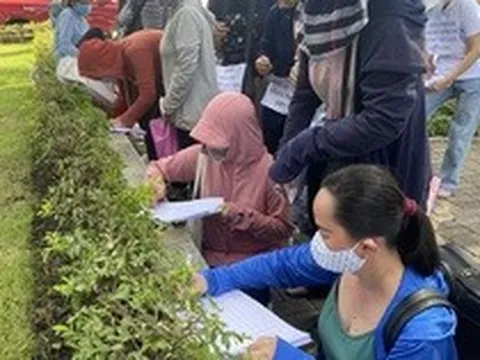 Manulife "xuống nước" sau thông báo "cứng' với khách hàng