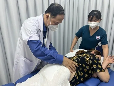 Người phụ nữ bị gãy xương sau khi đi bẻ khớp