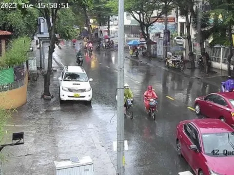 Nhiều nơi ở TP HCM đang mưa, mây đen phủ kín