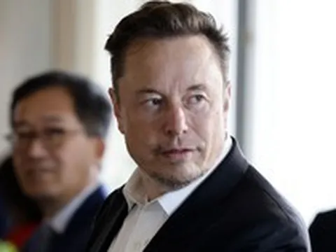 Phỏng vấn Elon Musk: Chỉ nghỉ 2-3 ngày mỗi năm, nói gì mình thích cho dù bị mất tiền và quyết định sẽ 'hạ mình' chi tiền quảng cáo xe Tesla