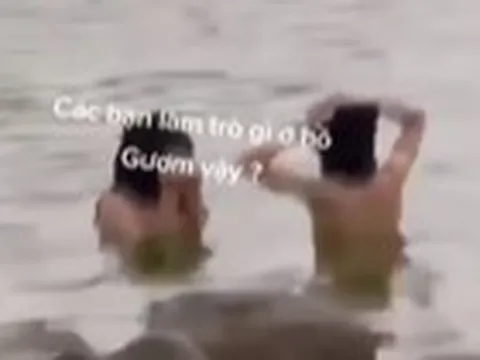 Xôn xao hình ảnh nghi cắt ghép cảnh 2 cô gái "tắm tiên" ở hồ Gươm