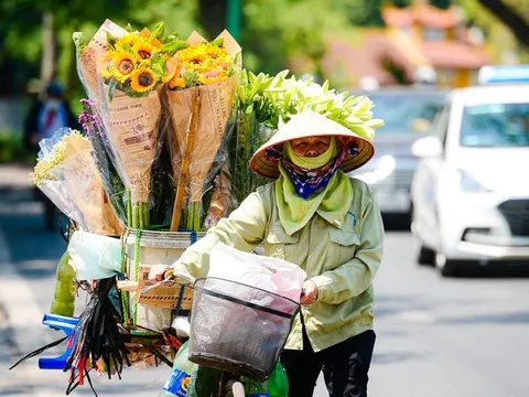 Lên ngưỡng 40 độ C, Hà Nội và Trung Bộ nắng nóng gay gắt kéo dài