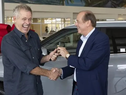 Vì sao Toyota tặng người đàn ông này một chiếc xe mới toanh?