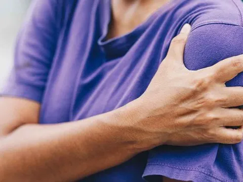 Triệu chứng ở vai cảnh báo căn bệnh ung thư nguy hiểm bậc nhất