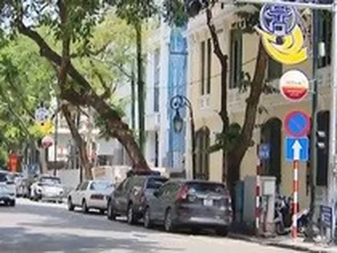 Đường phố Thủ đô vắng bóng người ngày nắng nóng