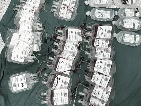 Kịp cứu bé 12 tuổi mất gần 3 lít máu vì vỡ gan do xe tải cán ngang bụng