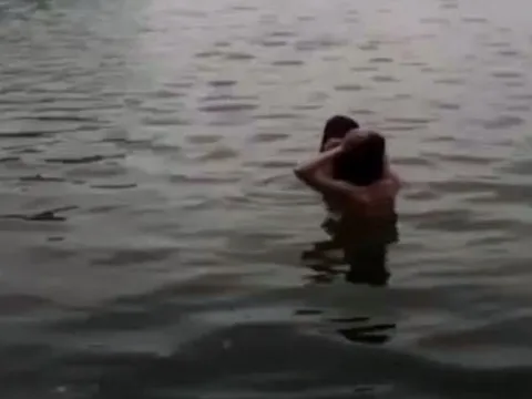 2 người "tắm tiên" tại hồ Gươm bị xử lý