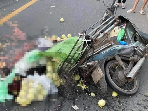 Va chạm với xe tải, người phụ nữ bán ổi tử vong thương tâm