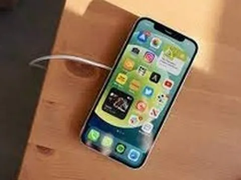 iPhone 12 bất ngờ giảm kỷ lục tới 12 triệu đồng, rẻ chưa từng có trong lịch sử