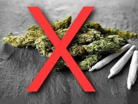 Học sinh lớp 9 nhập viện khẩn cấp sau khi hút thử “cỏ Mỹ”