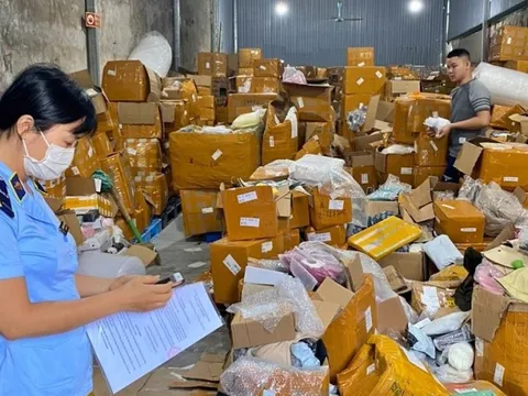 Phá kho hàng lậu hơn 1 tỷ đồng bán trên sàn thương mại điện tử