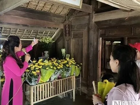 Xúc động tình cảm của những vị khách nước ngoài khi đến với quê Bác