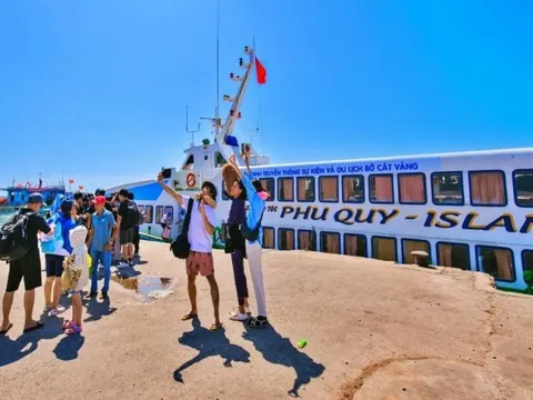 Du lịch chờ giao thông mở đường: Nơi đông khách, chỗ lúng túng