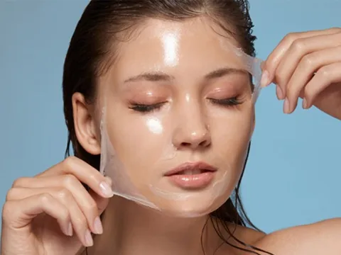 Trào lưu 'lột da như rắn, trắng da thần kỳ' có hiệu quả? Bác sĩ đưa ra khuyến cáo cần nhớ