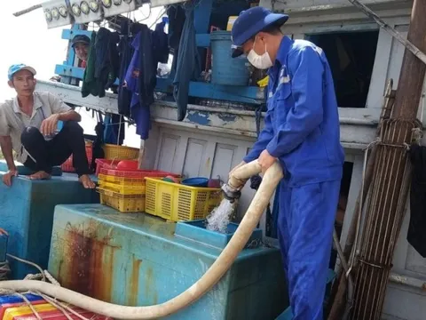 Hải đoàn 129 hỗ trợ nhiều tàu cá hoạt động trên biển Trường Sa