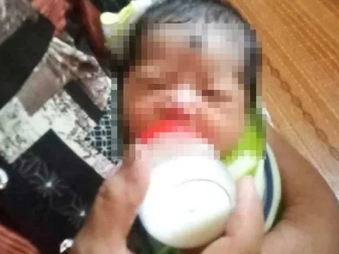 Bé gái khoảng 1 tháng tuổi bị bỏ rơi trong sân chùa cùng lời nhắn