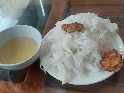 Tranh cãi suất bún chả 35 ngàn đồng có 2 cái chả ở Sầm Sơn