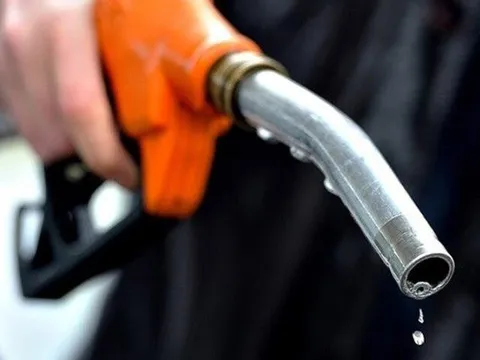 Giá xăng tăng gần 500 đồng/lít