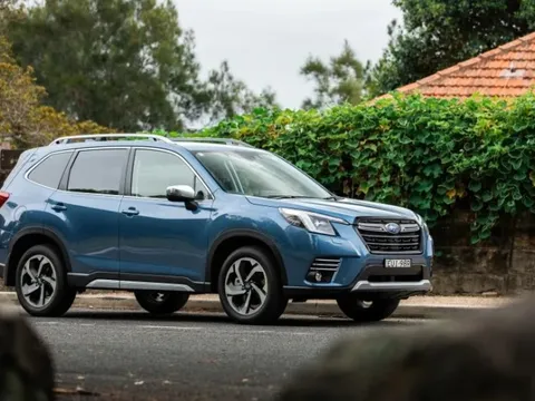 Subaru tự làm xe hybrid nhưng giá quá cao, đành quay sang mượn Toyota