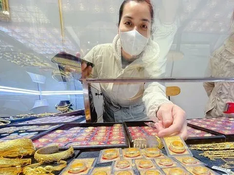 Giá vàng tăng nhưng người mua vẫn lỗ nặng