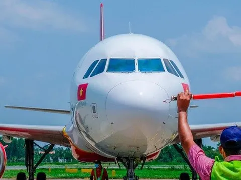 Chưa nên bỏ giá trần giá vé máy bay?