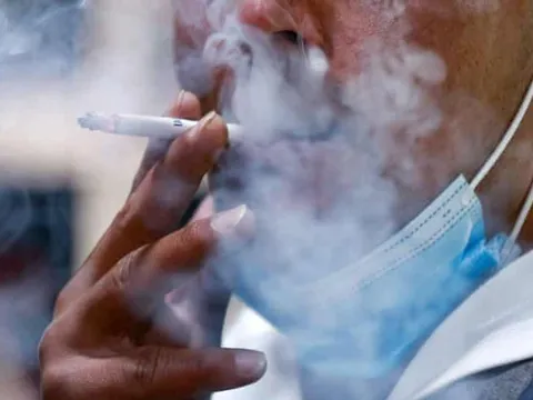 Việt Nam thuộc nhóm 15 nước nam giới hút thuốc lá nhiều nhất thế giới