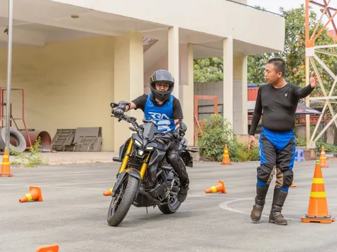 Khóa học kỹ năng lái xe an toàn đầu tiên từ Revzone Yamaha Motor