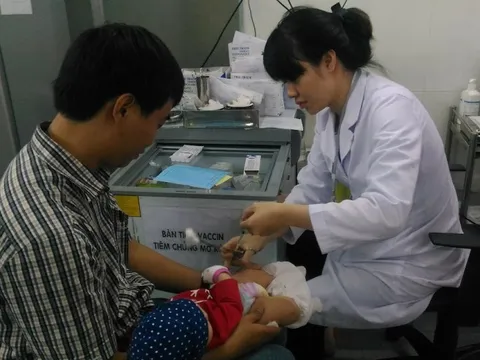 Tỷ lệ tiêm chủng mở rộng không đạt kế hoạch, cả nước đã hết vaccine 5 trong 1