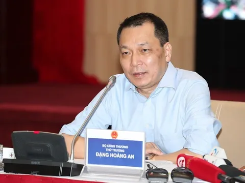 Bộ Công Thương nói vì sao chưa mua điện gió, điện mặt trời?