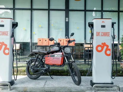 Chuyện làm trạm sạc của các hãng xe điện Việt: VinFast mở 150.000 cổng sạc, Dat Bike nhờ khách hàng... tự xây 80 điểm, Selex Motors khỏi cần xây trạm