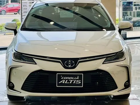 Đại lý xả hàng Toyota Corolla Altis: Bản HEV cao cấp nhất tồn nhiều, giảm 100 triệu