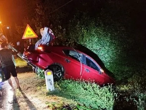 Hà Tĩnh: Xe ô tô lao xuống hồ, 6 người thương vong