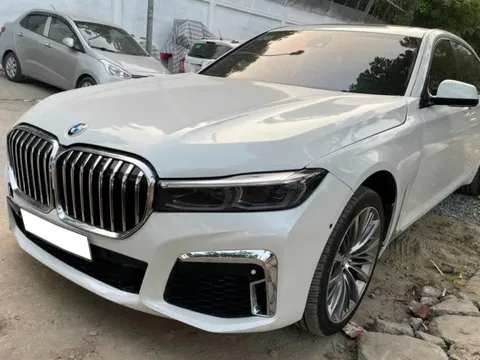 Chủ xe rao bán BMW 750Li giá rẻ ngang Vios 2023 vì 'không đăng kiểm được'