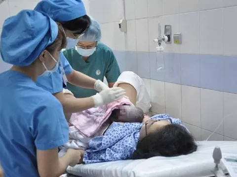 Một sản phụ tử vong tại bệnh viện nghi do thuyên tắc ối