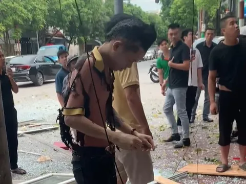 Nổ lớn tại quán lẩu mì cay 7 cấp, nhân viên bị "thổi" bay cả áo đang mặc