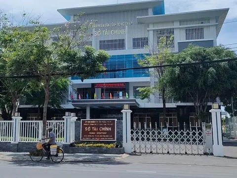 Nhiều địa phương hụt thu hàng trăm tỉ đồng nhưng vẫn "vung tay"