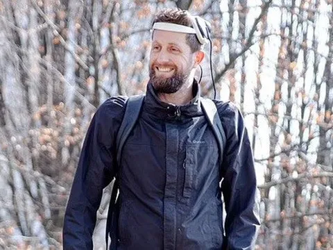 11 năm bại liệt làm bạn với xe lăn, người đàn ông phục hồi khả năng đi lại nhờ 'phép màu'