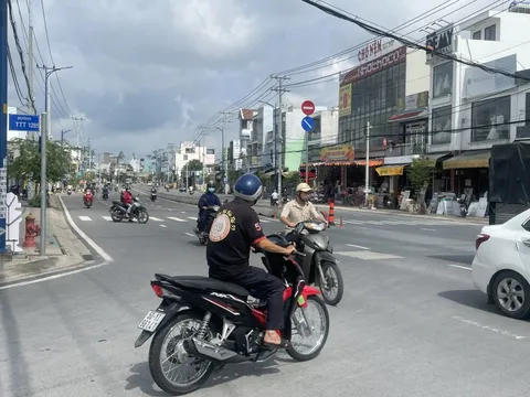 TP HCM: Đường Đặng Thúc Vịnh nguy cơ trở thành "tuyến đường đen"?