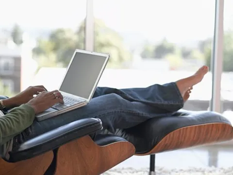 Từ bỏ công việc freelancer sau 20 tháng, tôi nhận ra làm văn phòng giờ hành chính là chân ái cuộc đời