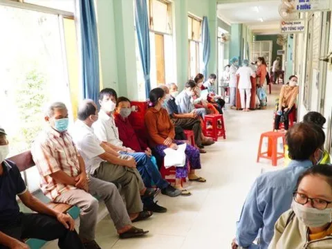 Nhiều bác sĩ bỏ bệnh viện công sang tư