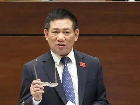 'Tháp tùng Thủ tướng đi kiểm tra, về đến sân bay 4 Bộ trưởng được 4 gói mỳ tôm'