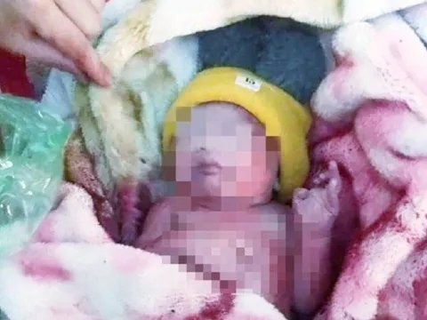 Thông tin bất ngờ về mẹ của cháu bé sơ sinh bị bỏ rơi bên đường