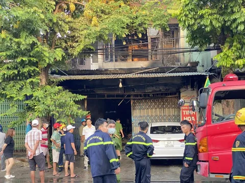 Cháy nhà lúc rạng sáng, 2 vợ chồng chủ tiệm sách tử vong