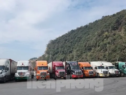 Gần 1.000 xe chở nông sản đang tồn đọng ở cửa khẩu Lạng Sơn