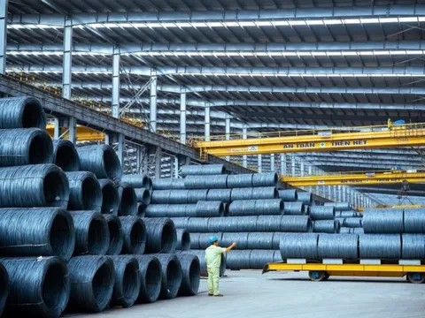 Giá thép trong nước tiếp tục giảm lần thứ 8 liên tiếp kể từ tháng 4