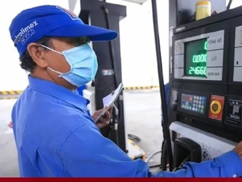 Giá xăng ngày mai có thể tăng tới 900 đồng/lít