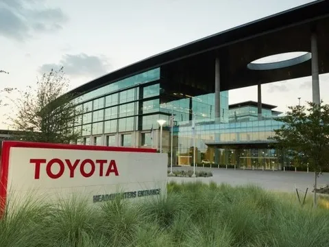 Muốn cạnh tranh với Tesla, hai "ông lớn" Nhật Bản Honda và Toyota ra sức chiêu mộ hàng nghìn kỹ sư phần mềm