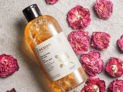 Bị tố có sâu trong nước tẩy trang hoa hồng hữu cơ, thương hiệu mỹ phẩm Việt CoCoon nói gì?
