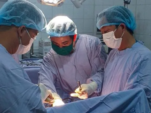 Lâm Đồng: Phẫu thuật thành công bệnh nhân bị thủng phổi và gan