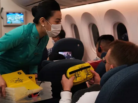 Vietnam Airlines "hồi sinh" áo phao cũ